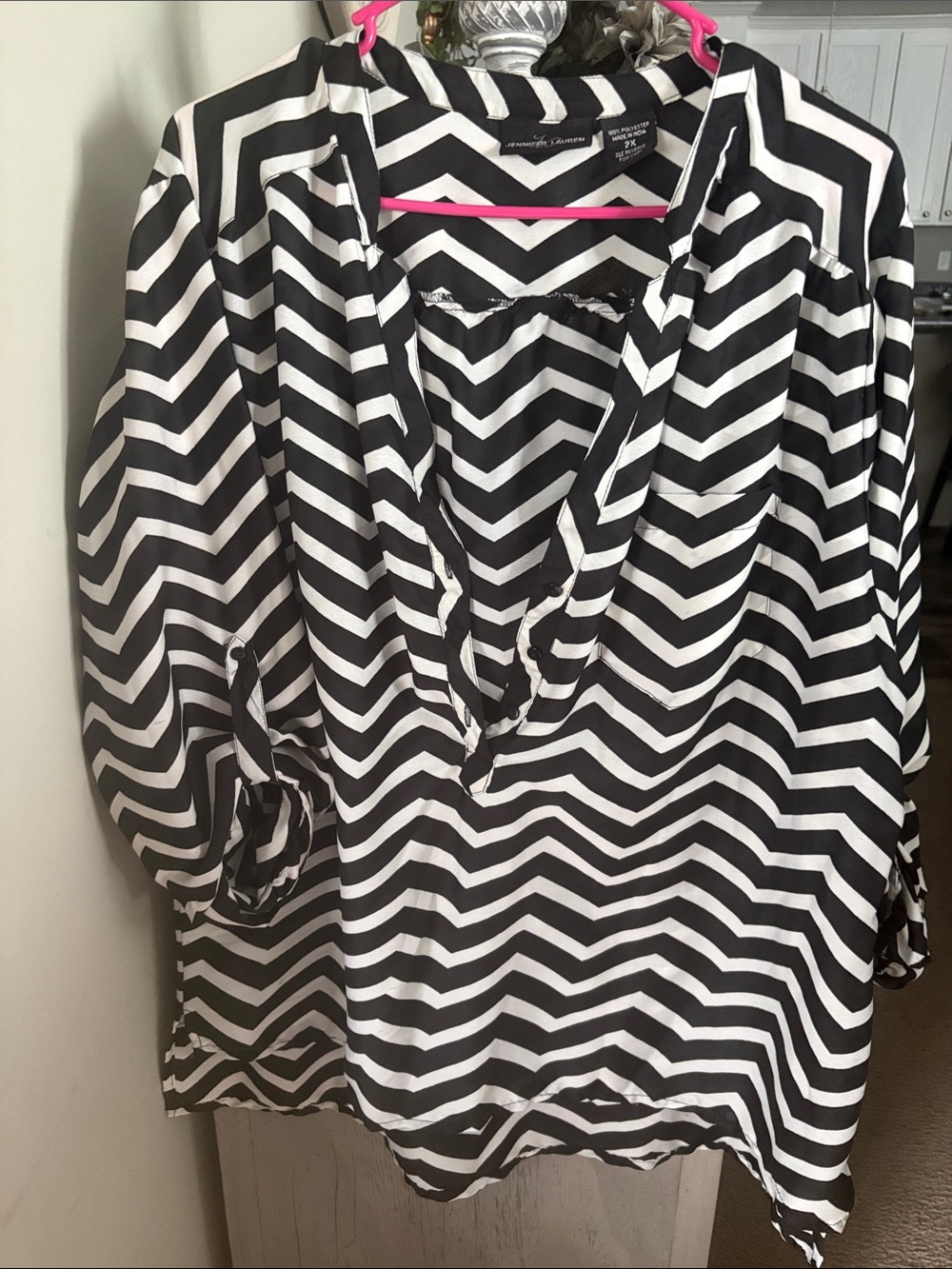 Black & White Chevron V-Neck Blouse - Women's Relaxed Fit